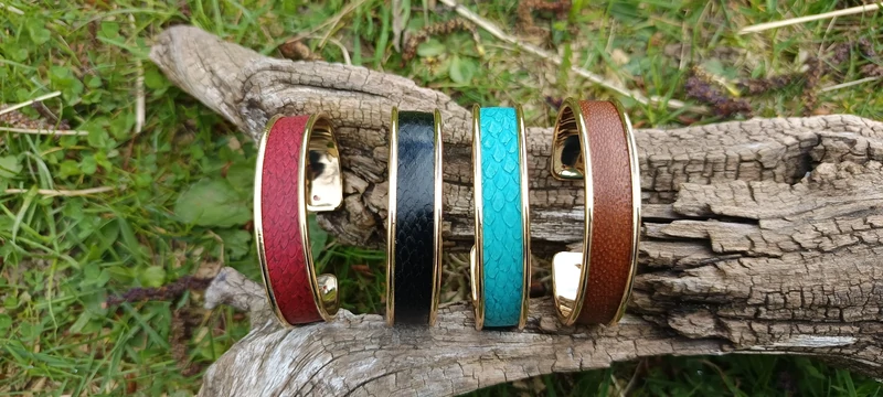 Bracelet en laiton gainé cuir de poisson